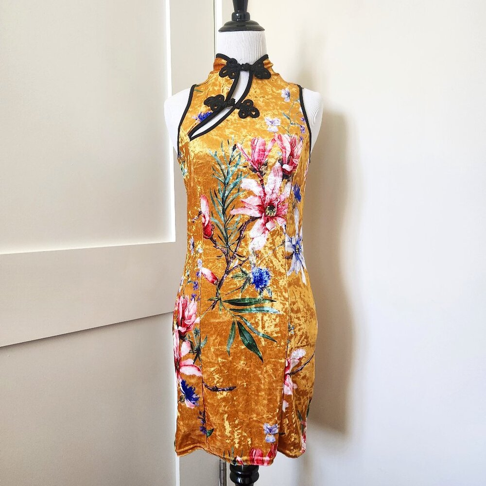 NWT Nasty Gal Mustard yellow/gold velvet sleeveless mini floral qipao. Size 4.